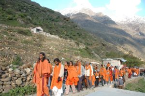 2004_3_Walk in Badrinath