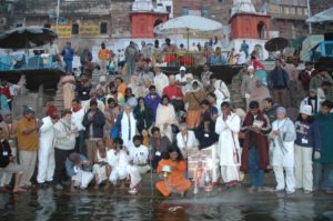 2006-01-08_7_offerings to ganga